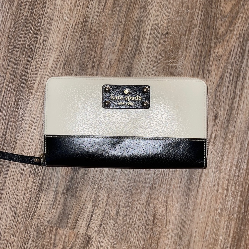 Kate spade wallet. Great condition